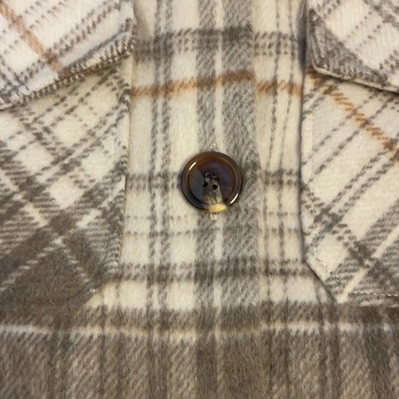 Tan plaid flannel - Picture 4 of 5